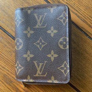 AUTHENTIC LOUIS VUITTON WALLET!!